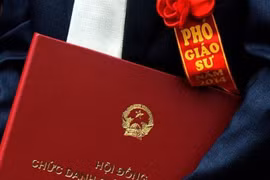 Giáo sư về trường chuyên được hỗ trợ 1 tỷ đồng "nóng" dư luận