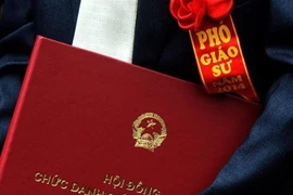 Giáo sư về trường chuyên được hỗ trợ 1 tỷ đồng "nóng" dư luận