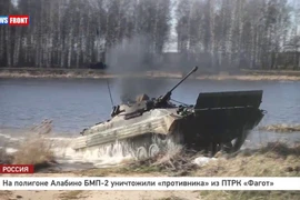 Video Thiết giáp Nga vượt sông, phóng tên lửa ATGM