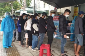 Còn ít nhất 1-2 làn sóng Covid nữa 