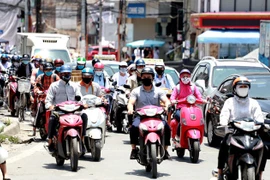 Tháng 5, cả nước nắng nóng gia tăng, đề phòng thời tiết nguy hiểm