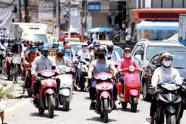 Tháng 5, cả nước nắng nóng gia tăng, đề phòng thời tiết nguy hiểm