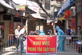Hàng loạt khu vực nội thành Hà Nội phong tỏa liên quan đến 5 ca F0 mới