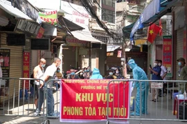Hàng loạt khu vực nội thành Hà Nội phong tỏa liên quan đến 5 ca F0 mới