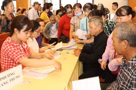 Tùy theo thời gian đóng bảo hiểm thất nghiệp mà người lao động được nhận mức hỗ trợ từ 1,8 triệu đồng đến 3,3 triệu đồng (Ảnh: Hoàng Mạnh).