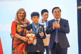Học sinh Việt Nam vô địch môn thi Khoa học kỳ thi IMSO 2019