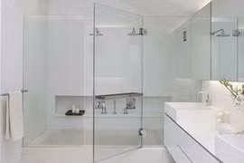 Mùa đông ấm áp với vách tắm kính