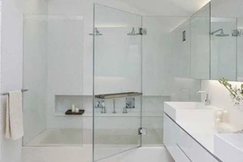 Mùa đông ấm áp với vách tắm kính