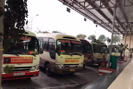  Nghệ An: Xe khách tuyến cố định đình công để phản đối "xe dù"