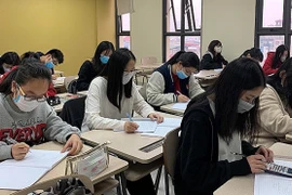 Cân nhắc việc cho sinh viên trở lại Hà Nội học từ ngày 15-3