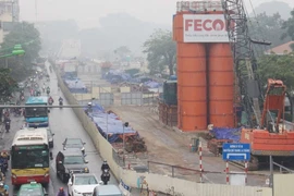 Cận cảnh các công trình thi công 'rùa' gây ô nhiễm bụi