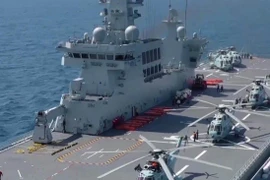 Trung Quốc biên chế tàu đổ bộ trực thăng Type 075 giám sát eo biển Đài Loan