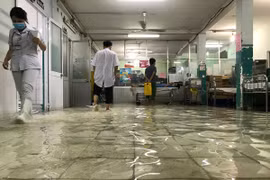 Bệnh viện, trạm biến áp ngập sau mưa