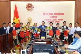 Bộ LĐ-TB&XH: Công bố nhiều quyết định quan trọng về nhân sự