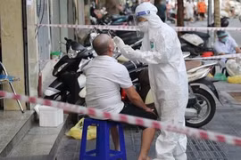 Các ca Covid-19 ở Hà Nội đến nhiều hàng quán trước khi được phát hiện