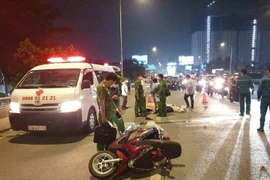 Cảnh sát phong tỏa hiện trường, điều tra nguyên nhân vụ tai nạn