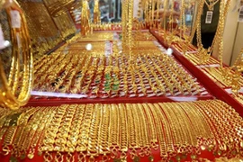 Giá vàng SJC bất ngờ quay đầu giảm nhẹ dù vàng thế giới vẫn tăng