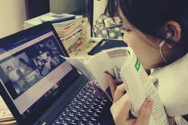 Học phí online, giảm bao nhiêu là hợp lý?