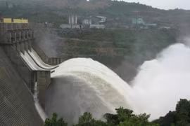 Thuỷ điện Hương Điền dừng điều tiết nước để tìm kiếm hai vợ chồng mất tích