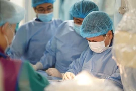 Cứu 2 trẻ sơ sinh mắc thiểu sản tim trái nặng