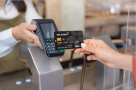 “Một chạm – vạn tính năng” cùng thẻ ghi nợ nội địa BAC A BANK Chip Contactless