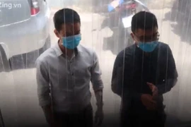 Quán cơm ở TP.HCM tự chuẩn bị buồng khử khuẩn cho khách trong mùa dịch