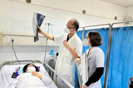 Mất hoàn toàn thị giác sau tiêm Filler nâng mũi ở người quen