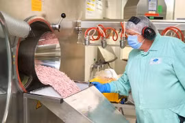 Việt Nam sẽ sản xuất thuốc trị COVID-19?