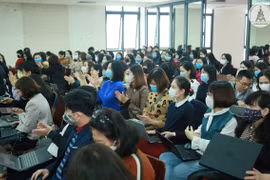  Miễn toàn bộ học phí học trực tuyến cho học sinh