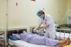 Mất ngón tay do mắc nhẫn vào đinh ốc