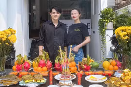 Nghệ sĩ Việt làm mâm cỗ cúng ngày vía Thần Tài