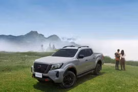 Mẫu xe bán tải Nissan Navara và mẫu sedan Nissan Almera phiên bản mới, đạt tiêu chuẩn khí thải Euro 5. 