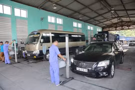 Thu hồi Tem kiểm định đã cấp và cảnh báo trên cổng thông tin điện tử của Cục Đăng kiểm Việt Nam với trường hợp nội dung xác minh không phù hợp với xe thực tế.