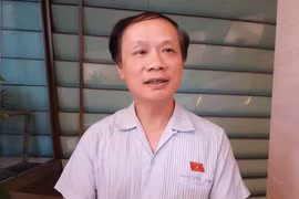 Là người thầy, đừng vin cớ ai cũng "gù" nên không thể "thẳng lưng"