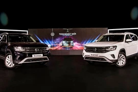 Teramont được phân phối tại Việt Nam với tùy chọn 6 màu ngoại thất, 2 màu nội thất.