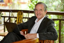 Chuyên gia kinh tế cao cấp Raymond Mallon người Úc.