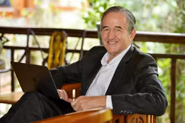 Chuyên gia kinh tế cao cấp Raymond Mallon người Úc.