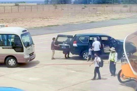 Ai được xe riêng đưa đón tại sân đỗ máy bay?