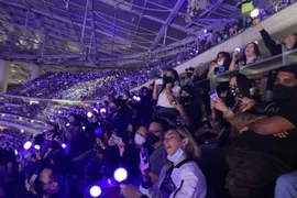 50.000 người đến xem nhóm nhạc BTS Hàn Quốc biểu diễn tại Mỹ