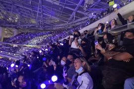 50.000 người đến xem nhóm nhạc BTS Hàn Quốc biểu diễn tại Mỹ