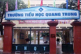 Tạm đình chỉ cô giáo bị tố bắt học sinh lớp 2 tát bạn 50 cái ở Hà Nội