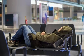 Vì sao nhiều người Mỹ coi sân bay là nhà