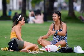 Công viên dưới chân Landmark 81 đông đúc ngày cuối tuần