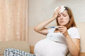 Thai phụ làm gì khi lên cơn sốt?