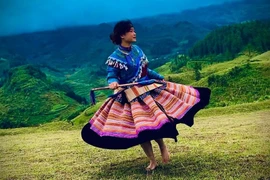 Mùa xuân Bắc Hà về trên những đôi má hồng thiếu nữ và bước chân rộn ràng sức sống theo tiếng khèn.