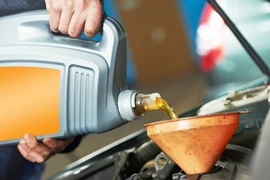 Tai nạn, chết máy, cháy xe có thể do dầu nhờn kém chất lượng