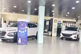 Ô tô giảm giá kịch sàn vẫn vắng khách