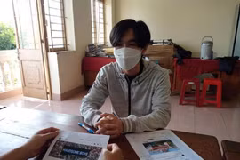 B làm việc với cơ quan công an. Ảnh: Công an tỉnh Bến Tre.