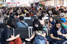 Hành khách đi máy bay, tàu xe phải đo thân nhiệt
