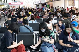 Hành khách đi máy bay, tàu xe phải đo thân nhiệt